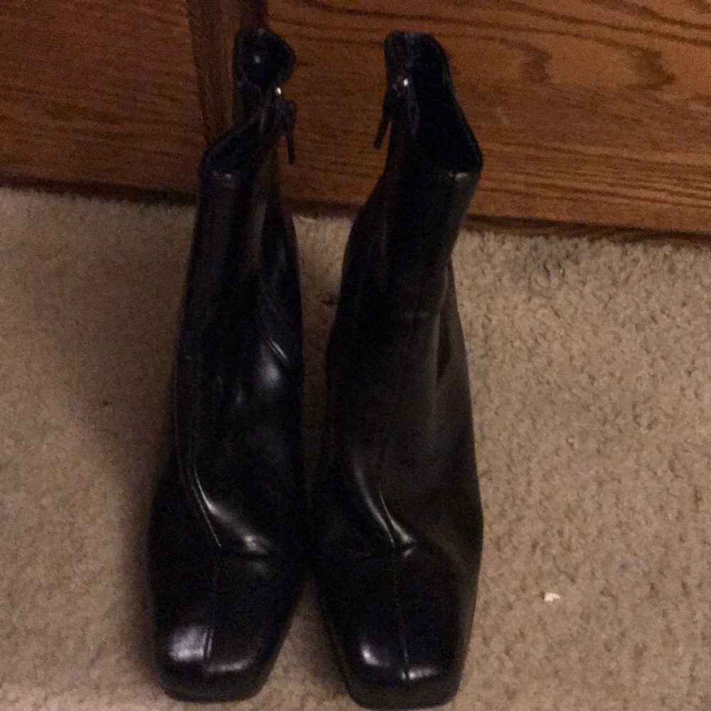 Woman’s low boots